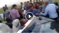 الملك محمد السادس بطريق مرتيل و تجمع المواطنين حوله