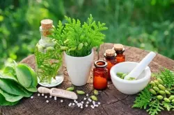 نقع أم غلي؟ أخطاء شائعة تؤثر على فوائد الأعشاب الطبية