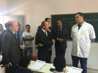 معطيات جديدة حول صورة الأستاذ الذي أصبح حديث الفايسبوك بسبب "صموده" أمام الوزير "حصاد"