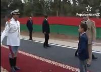 ولي العهد الامير الصغير مولاي الحسن يلغي تقبيل اليد..!