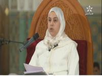 امرأة تلقي درسا من الدروس الحسنية أمام الملك ‏