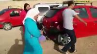 مشهد مثير.."الخطافة" يُخرجون أصحاب الطاكسيات عن صوابهم وهذا ما وقع بفاس (فيديو)