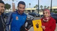 صورة : أبوتريكة يظهر لأول مرة رفقة "شعار رابعة" فوق أرض المغرب