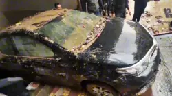لحظة إخراج سيارة غمرتها الفيضانات من قبو منزل بتطوان بعد 24 ساعة من الجهود
