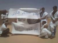 شيوخ القبائل بمخيمات تندوف يتحدون القيادة ويطالبون الجزائر برفع الحصار فورا عن المخيمات