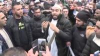 مغربي يتهم فرنسا بتدبير مجزرة شارلي ايبدو في قلب باريس وسط جموع غفيره