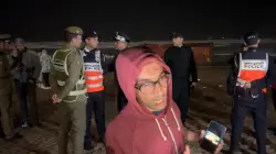 الدار البيضاء.. الأمواج تقذف حاوية شحن غارقة إلى شاطئ عين الذياب وسط استنفار السلطات