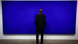 بيع لوحة زرقاء بـ21 مليون دولار محققة رقماً قياسياً في فرنسا