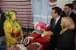 عامل الحسيمة يستعرض حصيلة 20 سنة من المبادرة الوطنية للتنمية البشرية ويشرف على افتتاح معرض للمنتجات المجالية