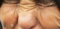 القضاء يصدر حكمه أخيرا في قضية رجل الأعمال الذي احتجز والدته المسنة وسلبها ممتلكاتها