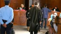 في سابقة من نوعها، فتاة تصرخ في وجه القاضي مطالبة بإطلاق سراح من غرر بها وتسبب في حملها
