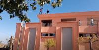 بالفيديو ... لحظة محاولة إلقاء البائع المتجول لطفله من فوق سطح سويقة ببني ملال