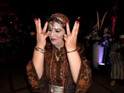 فنانة مغربية تصدم متابعيها بطلب مثير حول مصير أغانيها بعد الوفاة