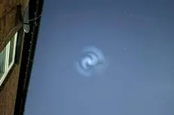 بالفيديو.. دوامة زرقاء في السماء تثير الرعب في أوروبا