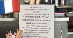 موجة الحر.. لافتة "لا إلزام بتقديم الماء" تشعل الغضب على صاحب مطعم