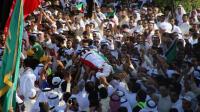 آلاف الكويتيين يشيعون ضحايا الاعتداء الإرهابي ضد مسجد يرتاده الشيعة