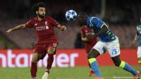 ماذا قال صامويل إيتو لمحمد صلاح في غرفة تبديل الملابس؟
