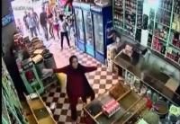 بالفيديو.. اعتداء على صاحب محل للمواد الغذائية بالخميسات
