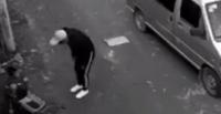 بالفيديو.. فتاة تلقن لصين حاولا سرقة طفل درسا قاسيا