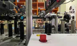 باحثون يزعمون اكتشاف لون جديد لا تراه العين المجردة