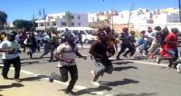 خطير...اشتباكات بالأسلحة البيضاء والحجارة بين مهاجرين الأفارقة والسكان بطنجة وهذه تفاصيل ما وقع