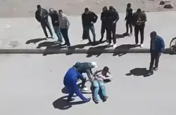 بعد فيديو الاعتداء الصادم.. توقيف طالب طعن أستاذته في آرفود