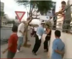 شرطي في شجار مع مواطن 