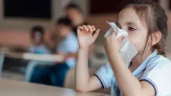 نزلات البرد تنتشر بين الأطفال في المدارس.. نصائح لحماية طفلك