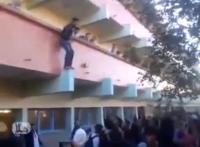 تلميذ يقفز من الطابق الأول داخل ثانوية بمدينة سطات إحتجاجا على مسار