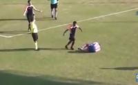 بالفيديو: شاهد ماذا فعل هذا اللاعب بخصمه