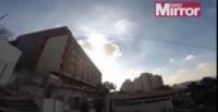 بالفيديو : شرطي يخاطر بحياته للقبض على لص مسلح