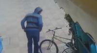 شفار بطنجة يسرق دراجة هوائية