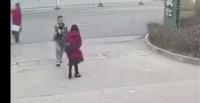 بالفيديو.. امرأة رفضت تنفيذ طلب زوجها فكان نصيبها علقة ساخنة