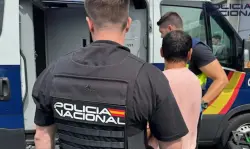 تركه وحيدًا بلا وثائق.. تفاصيل صادمة لاعتقال أب مغربي حاول الفرار بعد التخلي عن ابنه القاصر بإسبانيا