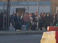 رشق معبر "مليلية" الحدودي بالحجارة يدفع السلطات الإسبانية إلى إغلاقه وهذا ما وقع