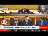 عضو بمجلس الشعب المصري يحضر الجلسة مرتدياً زي باطمان
