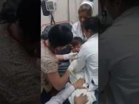 بمهارة عالية : شاهد كيف استخرجت طبيبة قطعة نقدية ابتلعها طفل صغير