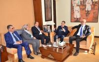 "عطيني نعطيك"...هل يذهب الموظفون والمستخدمون ضحية صفقة سرية بين الحكومة والنقابات؟