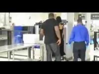 فيديو.. ريهانا لا تعامل كنجمة في مطار ميامي