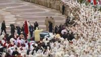لقطة اليوم : التدافع في حفل الولاء أمام أنظار الملك