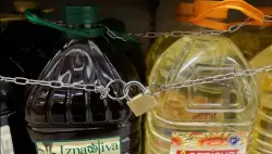 العقوبات البديلة.. حكم قضائي غير مسبوق في حق سارق قنينات زيت زيتون