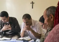 جعل التربية الإسلامية اختيارية.. مسيحيو المغرب يُطالبون المنصوري بحرية ممارسة الشعائر وحق الزواج المدني