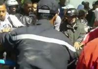 مسن ينجو بأعجوبة ويرى الموت تحت عجلات شاحنة كبيرة