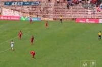 لاعب يغادر الملعب بسبب هتافات عنصرية