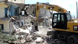 السلطات تواصل هدم المنازل العشوائية القريبة من ملعب طنجة الكبير استعدادا لكأس افريقيا والعالم