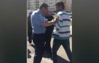 موظف سجن يضرب مواطنا في وسط الشارع بطنجة