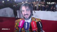 المخرج هشام العسري يظهر بلباس مثير على البساط الأحمر بمهرجان مراكش