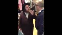 يهودي يقرأ القرآن بصوت رائع و يؤذن ويقول انا لست مسلم