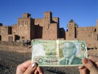 مهاجرة مغربية تختار التصدق بطريقة غريبة في مراكش!