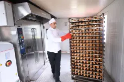 الأمن الوطني يعبئ وحداته لإنتاج 10 آلاف خبزة يوميا لفائدة متضرري القصر الكبير